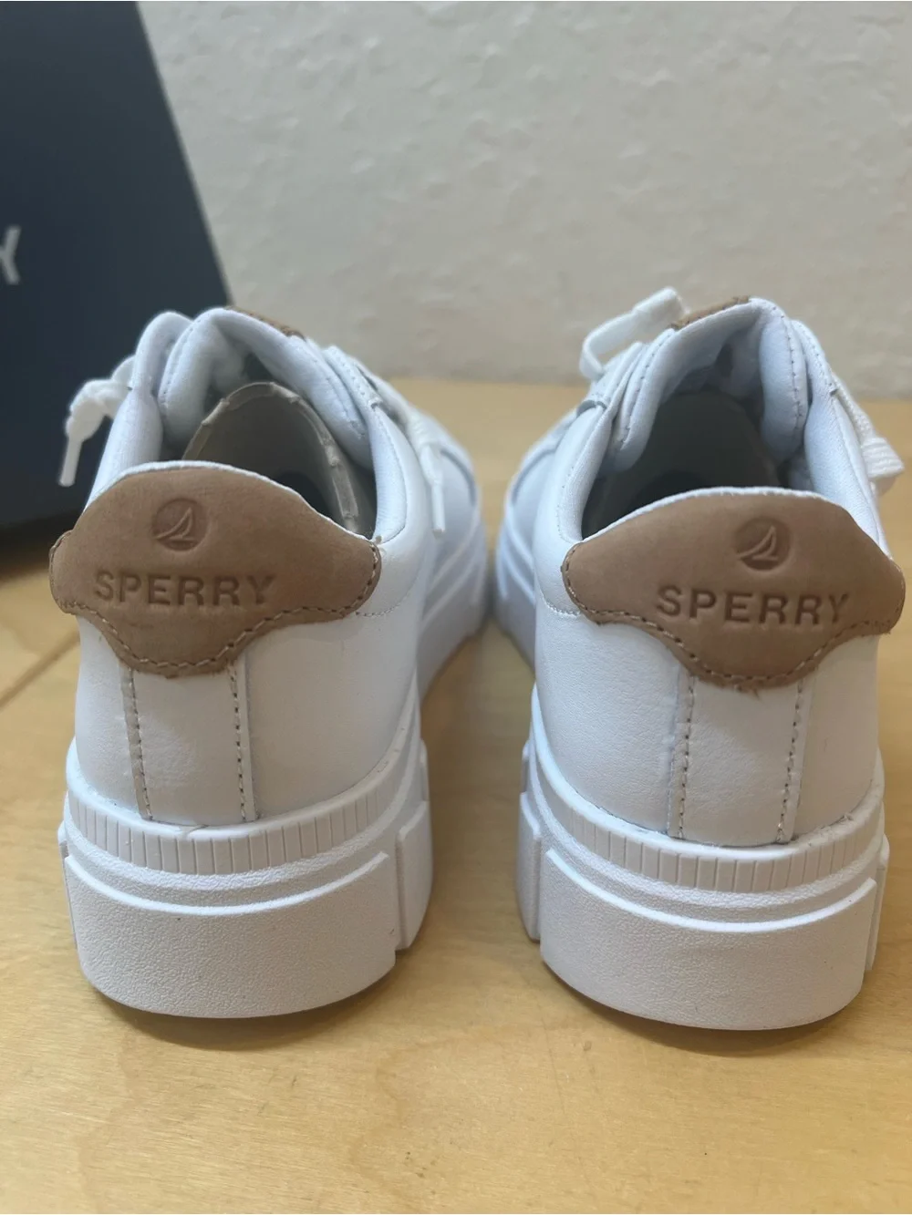 Sperry low top